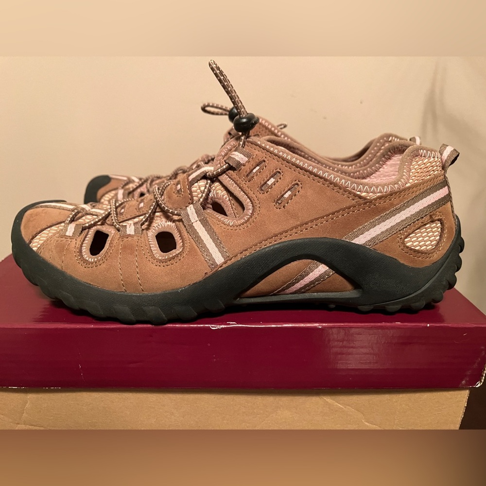Women’s Clark’s slip-on shoe.